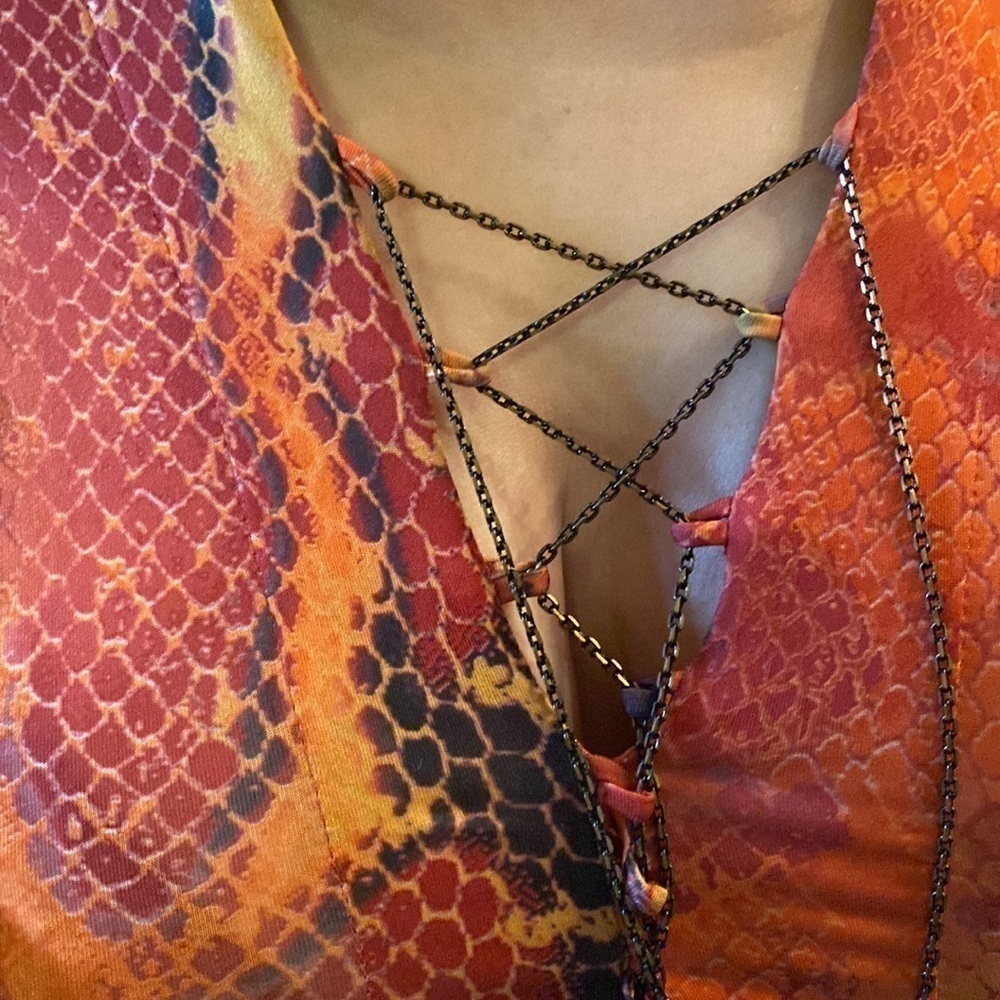 Featuring an orange material with a ombre Payton print design and long sleeve L - Picture 6 of 13